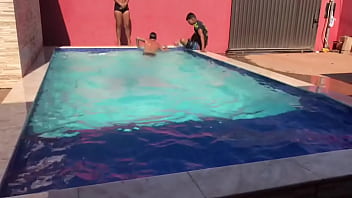 Novinhos E Novinha Banhando Na Piscina Da Casa Da Pjtx @ Alerquina Pjt X @ Renan Martins Pantaneiro free video